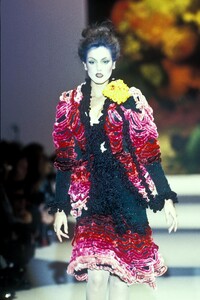 VivienneWestwood1995FW18.thumb.jpg.2c5559f764d9100feacdd26ee1034bf5.jpg