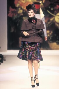 VivienneWestwood1995FW5.thumb.jpg.68257c33b6801dfbb0c75dcdd3ac2f59.jpg