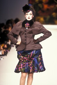 VivienneWestwood1995FW7.thumb.jpg.430cc6ef785cbb9460df348f1e0e05b3.jpg