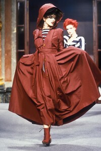 VivienneWestwood1996SS33.thumb.jpg.045c84a9e740b3f327d337cd6592cb1e.jpg
