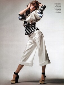 VogueRussia_March2005_AnneV_07.jpg