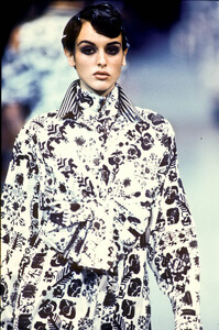 YohjiYamamoto1992SS34.thumb.jpg.f1f3afc1a3f2043158d008e847021e68.jpg