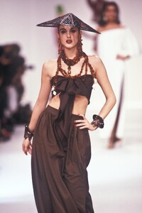 YvesSaintLaurent1991SS4.thumb.jpg.9b9ef49f5c48f347bf720f9ba240b43b.jpg