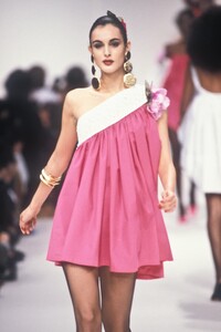 YvesSaintLaurent1991SS7.thumb.jpg.e388b1c6b1a4c4d31bf59d53540ecc49.jpg
