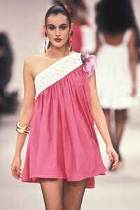 YvesSaintLaurent1991SS8.thumb.jpg.6eaee08a656537c5b58893409a2e7d6e.jpg