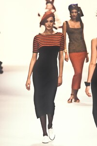 YvesSaintLaurent1994SS4.thumb.jpg.2f2ba1ae153fd7ef8e6e9f956d25375b.jpg