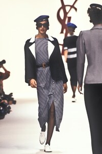 YvesSaintLaurent1994SS8.thumb.jpg.42f857659ba54535bd665047f4018ac6.jpg