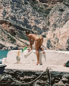 alleswimsuit posts 2024-06-18 17.26 C8XK0-ntzaF_1_1 448474109_1944459709352329_5381553950031092191_n.jpg