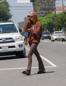 ashlee-simpson-runs-errands-in-la-05-13-2024-0.jpg