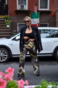 beyonce-out-at-lucali-pizza-in-brooklyn-08-18-2024-0.jpg