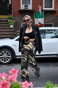 beyonce-out-at-lucali-pizza-in-brooklyn-08-18-2024-4.jpg