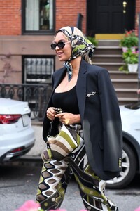 beyonce-out-at-lucali-pizza-in-brooklyn-08-18-2024-6.jpg