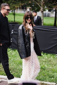 dakota-johnson-dazzles-in-gucci-s-spring-summer-2025-runway-reveal-at-milan-fashion-week-2.jpg