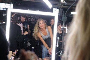 doutzen-kroes-getting-ready-for-victoria-s-secret-fashion-show-in-new-york-10-15-2024-4.jpg