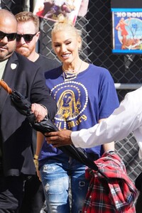 gwen-stefani-arrives-at-jimmy-kimmel-live-in-hollywood-09-30-2024-3.jpg