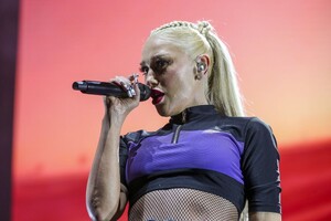 gwen-stefani-performs-at-cali-vibes-festival-in-long-beach-02-17-2024-2.jpg