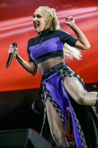 gwen-stefani-performs-at-cali-vibes-festival-in-long-beach-02-17-2024-3.jpg