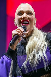 gwen-stefani-performs-at-cali-vibes-festival-in-long-beach-02-17-2024-7.jpg
