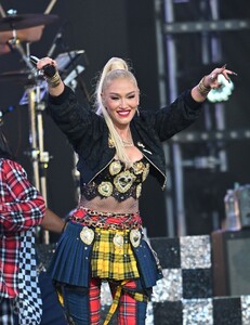 gwen-stefani-performs-at-jimmy-kimmel-live-in-hollywood-09-30-2024-0.jpg