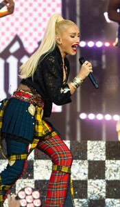 gwen-stefani-performs-at-jimmy-kimmel-live-in-hollywood-09-30-2024-1.jpg