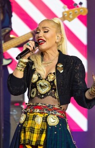gwen-stefani-performs-at-jimmy-kimmel-live-in-hollywood-09-30-2024-3.jpg