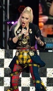 gwen-stefani-performs-at-jimmy-kimmel-live-in-hollywood-09-30-2024-6.jpg
