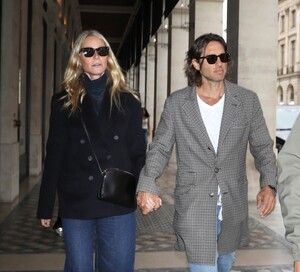 gwyneth-paltrow-and-brad-falchuk-out-at-paris-fashion-week-09-24-2024-2.jpg