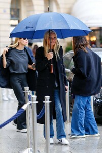 gwyneth-paltrow-braves-rrain-out-at-pfw-in-paris-09-25-2024-0.jpg