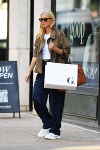 gwyneth-paltrow-leaves-goop-after-a-shopping-trip-in-new-yotk-09-09-2024-5.jpg