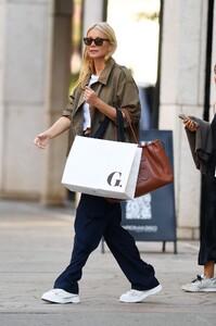 gwyneth-paltrow-leaves-goop-after-a-shopping-trip-in-new-yotk-09-09-2024-6.jpg