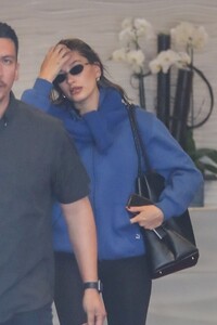 hailey-bieber-heading-to-a-spa-in-beverly-hills-09-12-2024-1.jpg