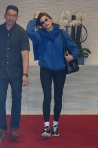 hailey-bieber-heading-to-a-spa-in-beverly-hills-09-12-2024-3.jpg