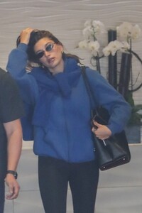 hailey-bieber-heading-to-a-spa-in-beverly-hills-09-12-2024-4.jpg