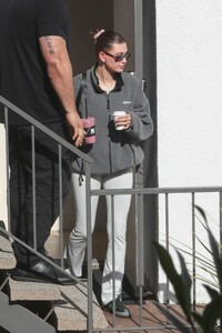 hailey-bieber-leaves-pilates-class-in-west-hollywood-10-12-2024-3.jpg