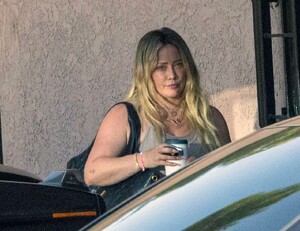 hilary-duff-arriving-at-her-husband-s-office-in-studio-city-08-15-2024-1.jpg