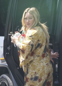 hilary-duff-at-the-park-in-sherman-oaks-08-02-2024-2.jpg