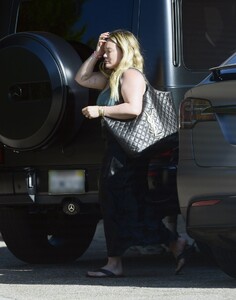 hilary-duff-out-in-los-angeles-08-14-2024-0.jpg