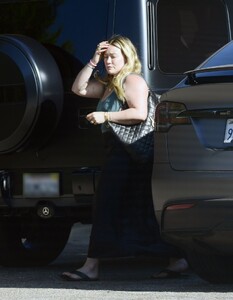 hilary-duff-out-in-los-angeles-08-14-2024-3.jpg