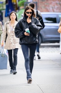 irina-shayk-in-a-oversized-leather-jacket-out-in-new-york-10-02-2024-1.jpg