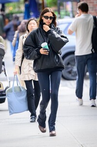 irina-shayk-in-a-oversized-leather-jacket-out-in-new-york-10-02-2024-2.jpg