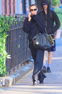 irina-shayk-out-and-about-in-new-york-10-08-2024-0.jpg