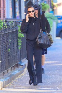 irina-shayk-out-and-about-in-new-york-10-08-2024-6.jpg