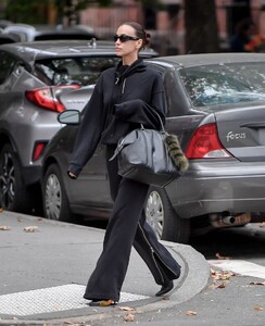 irina-shayk-s-nyc-noir-supermodel-slays-in-all-black-ensemble-10-07-2024-6.jpg