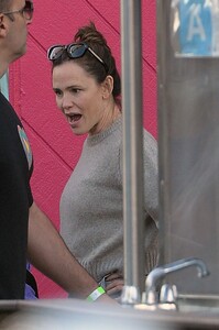 jennifer-garner-and-scott-stuber-out-in-los-angeles-09-18-2024-4.jpg