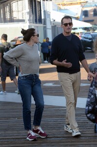 jennifer-garner-and-scott-stuber-out-in-los-angeles-09-18-2024-6.jpg