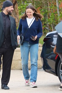 jennifer-garner-arrives-at-soho-house-in-malibu-05-31-2024-4.jpg