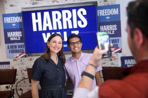 jennifer-garner-at-a-campaign-for-kamala-harris-in-arizona-10-05-2024-1.jpg