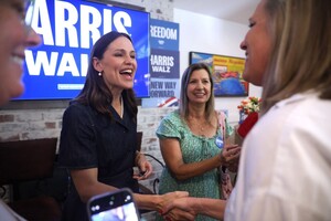 jennifer-garner-at-a-campaign-for-kamala-harris-in-arizona-10-05-2024-2.jpg