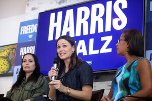 jennifer-garner-at-a-campaign-for-kamala-harris-in-arizona-10-05-2024-3.jpg