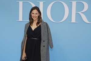 jennifer-garner-at-christian-dior-show-at-paris-fashion-week-09-24-2024-4.thumb.jpg.2e4747968ef23443c5c5fa54c0a67c2a.jpg
